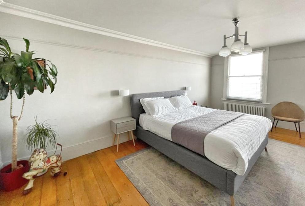 Stunning 2 Bedroom Sea View - Old Town Apartment *