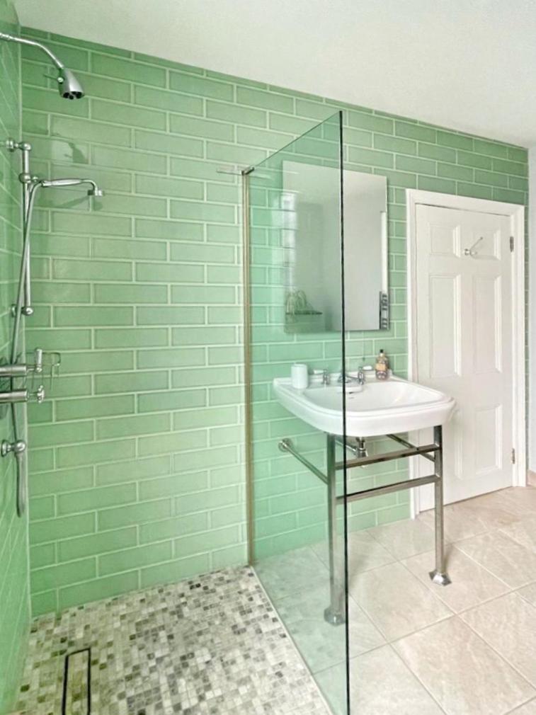 Stunning 2 Bedroom Sea View - Old Town Apartment *