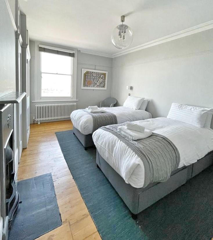 Stunning 2 Bedroom Sea View - Old Town *